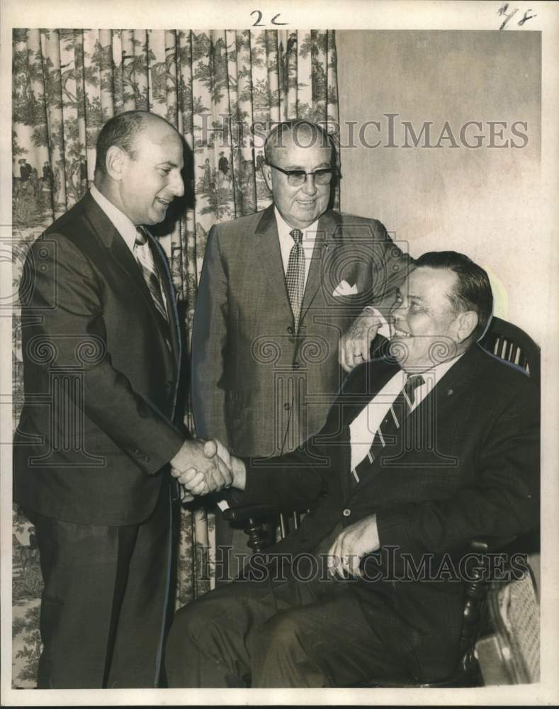 Load image into Gallery viewer, 1970 Press Photo Members of New Orleans Mid-Winter Sports Association
