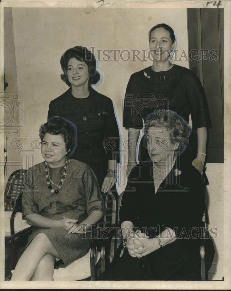1962 Press Photo Angel Ball committee members meeting at Garden Lane home
