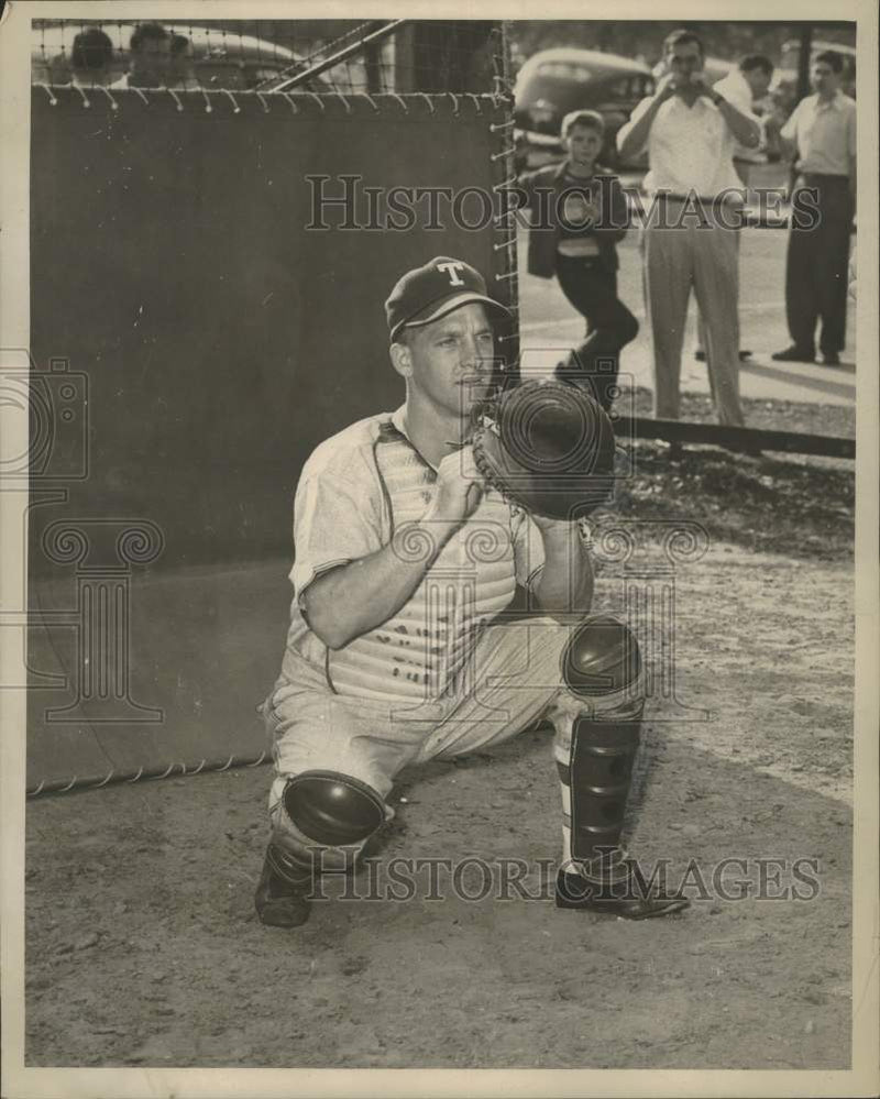 Load image into Gallery viewer, 1967 Press Photo Ellsworth Kinery, Catcher for Tulane University - noo33474
