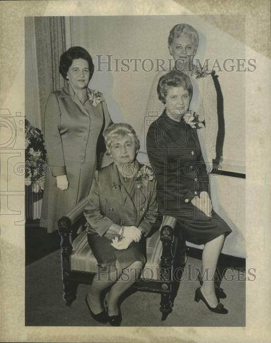 1975 Press Photo Opening Reception at the clubhouse of the Orleans Club
