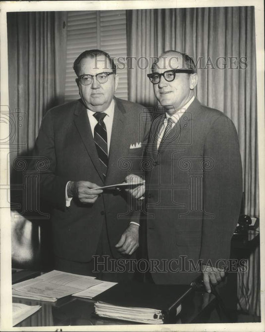 1968 Press Photo Louisiana Association for Mental Health Receives Contributions