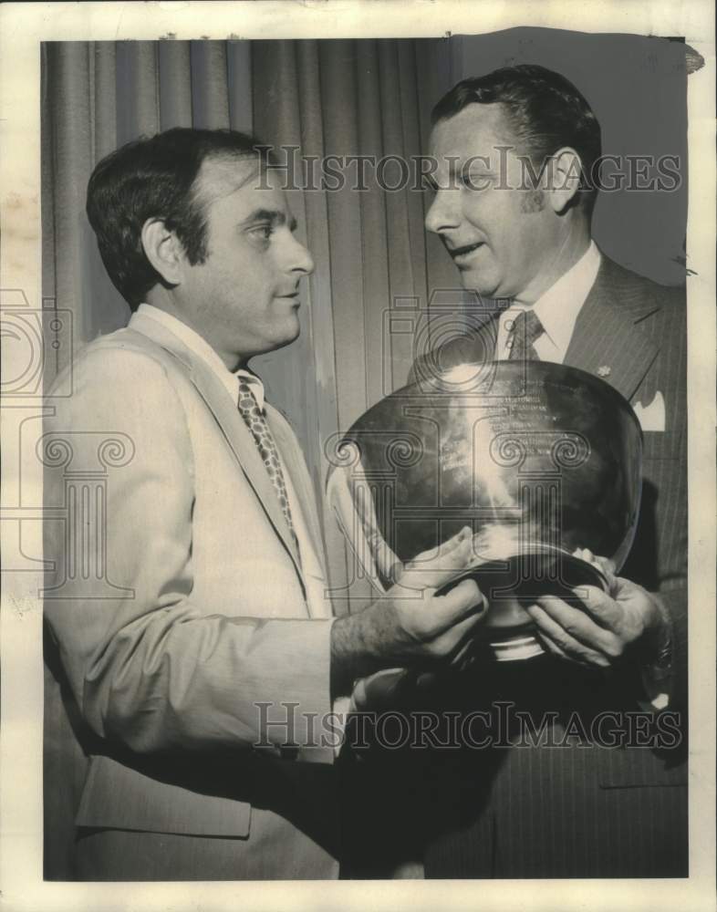 Load image into Gallery viewer, 1974 Press Photo James Jones honored as chair of Junior Achievement fund raiser
