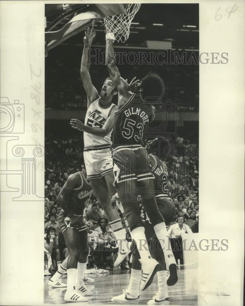 1978 Press Photo New Orleans Jazz Rich Kelley Against Chicago&#39;s Artis Gilmore- Historic Images