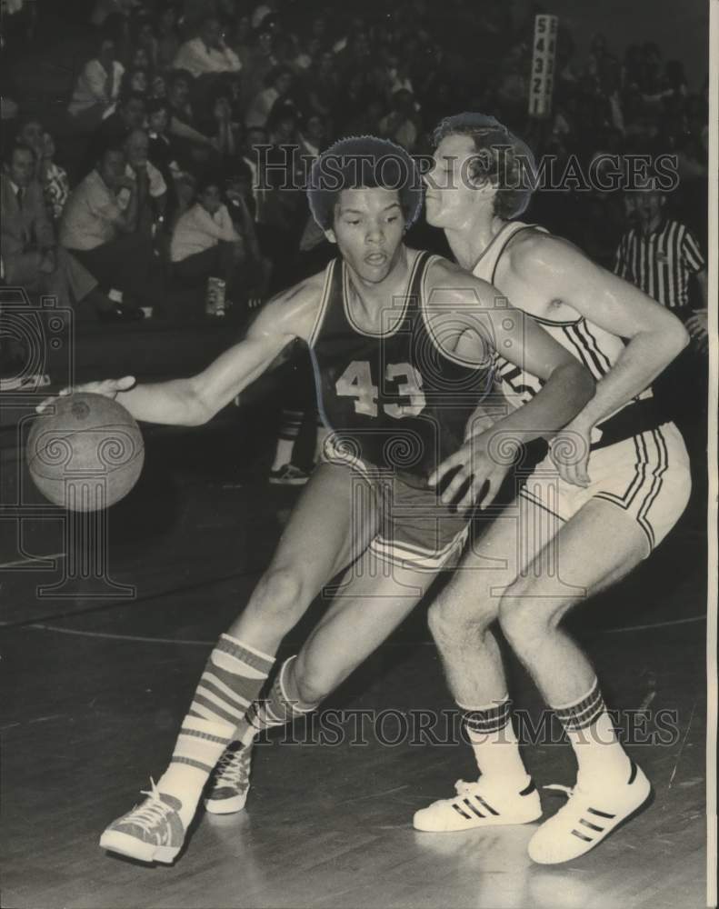 1974 Press Photo Basketball - St. Augustine&#39;s Wayne Julien Against De La Salle- Historic Images