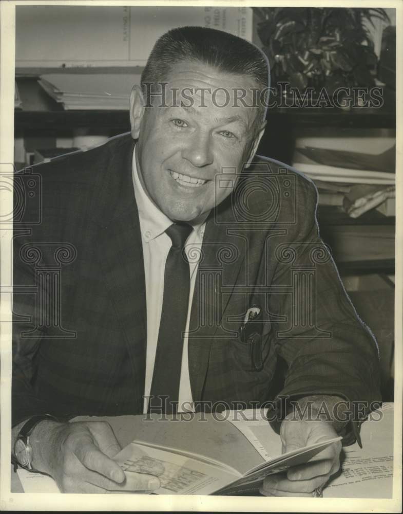 1968 Press Photo Arthur W. &quot;Bill&quot; Kaleher, Trainer for New Orleans Buccaneers