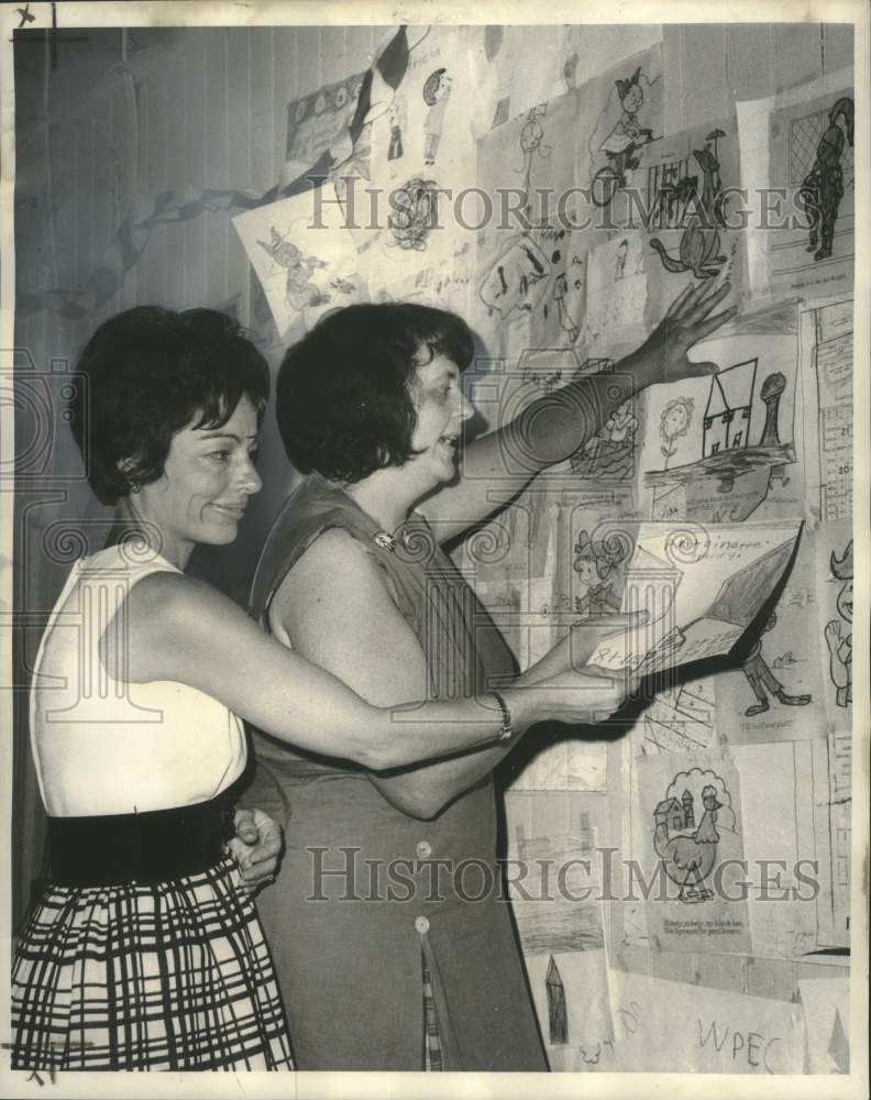 1968 Press Photo Mrs. Charles Kahn Jr.&amp; Mrs. Betty Wisdom-League of Women Voters