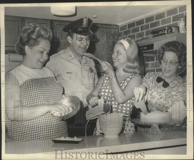 Load image into Gallery viewer, 1967 Press Photo Patrolman Charles Imbornone with Ladies Auxiliary making cake
