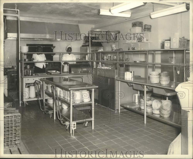 Load image into Gallery viewer, 1960 Press Photo New 3rd floor kitchen - noo33998
