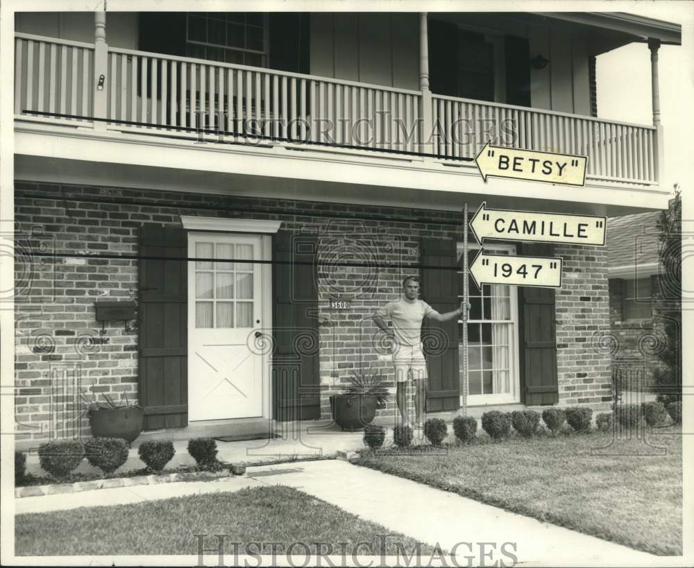 1969 Press Photo Verne Kirby, Front of Home Showing Possible Storm Water Levels
