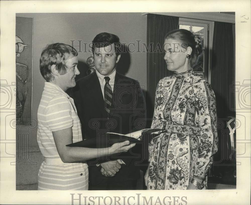 1972 Press Photo Consular Corps Ladies&#39; Auxiliary meeting- Audubon Zoo officials- Historic Images