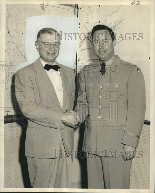 1955 Press Photo Colonel Richard G. Rhodes honors Mark Lawler- Engineer District- Historic Images
