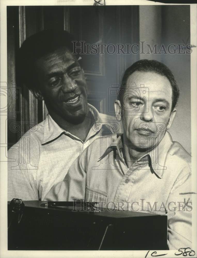 1970 Press Photo Don Knotts in a movie scene with Bill Cosby - Historic Images