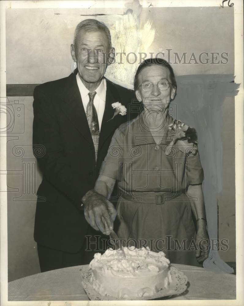 Load image into Gallery viewer, 1957 Press Photo Mr. and Mrs. Edward Knower Sr.'s 50th Wedding Anniversary
