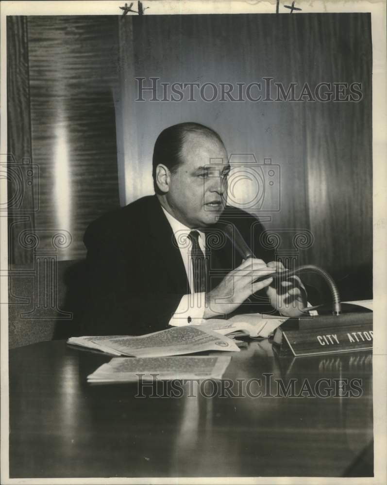1962 Press Photo Alvin J. Liska testifying before a City Council Meeting