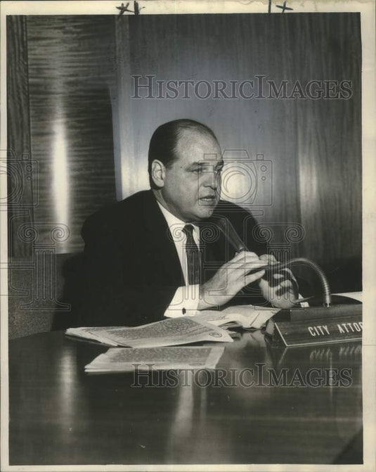 1962 Press Photo Alvin J. Liska testifying before a City Council Meeting