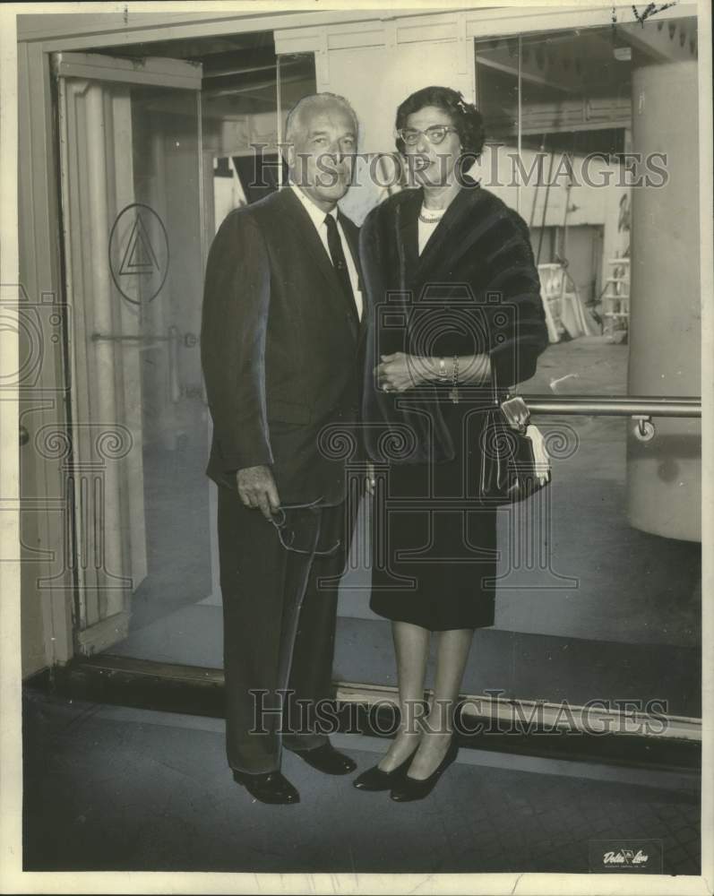 1960 Press Photo Mr. and Mrs. James S. Levy, aboard S.S. Del Sud - noo35311