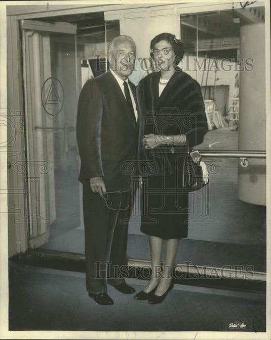 1960 Press Photo Mr. and Mrs. James S. Levy, aboard S.S. Del Sud - noo35311
