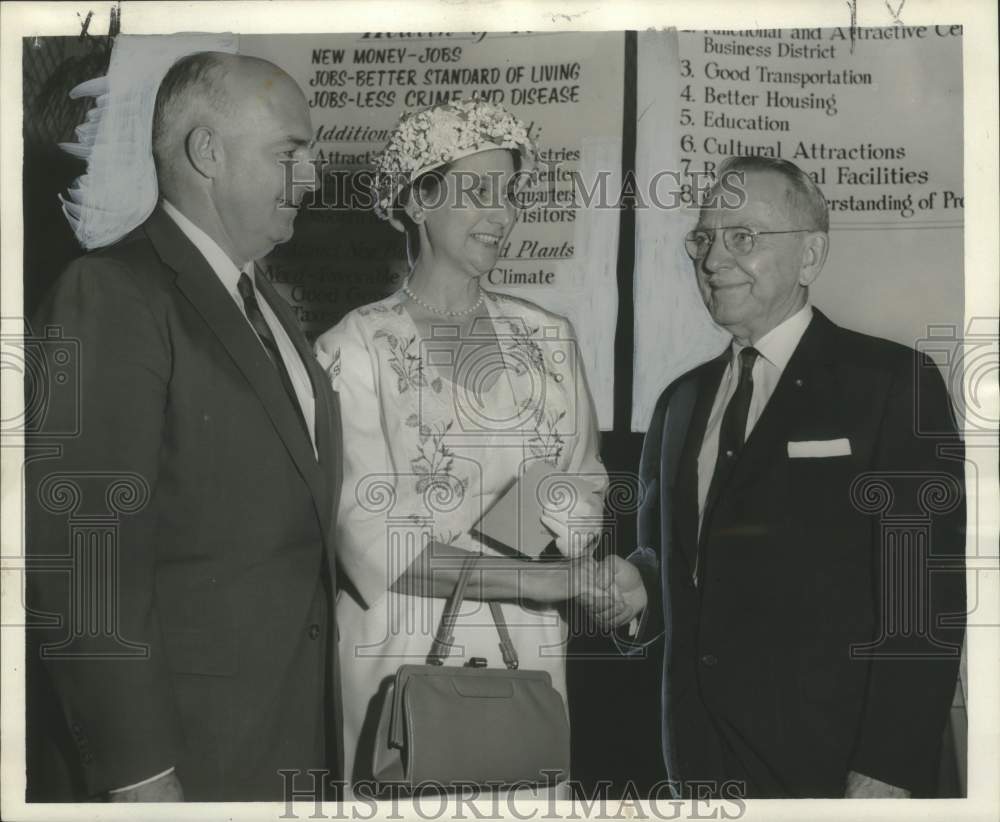 1960 Press Photo New Orleans Chamber women&#39;s auxiliary chairman &amp; officials- Historic Images