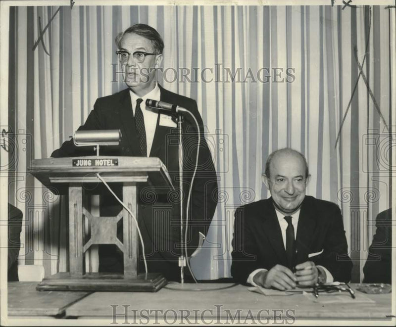 Load image into Gallery viewer, 1966 Press Photo Klaus Liepmann &amp; Norman Lloyd at American Musicological Society
