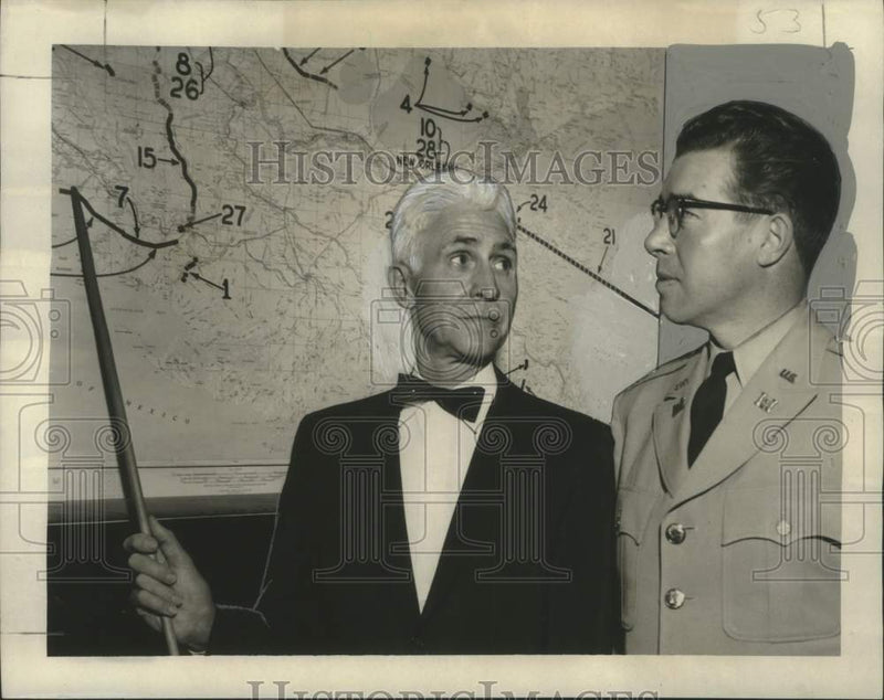 Load image into Gallery viewer, 1956 Press Photo Colonel William H. Lewis and George Hudson look at dredging map
