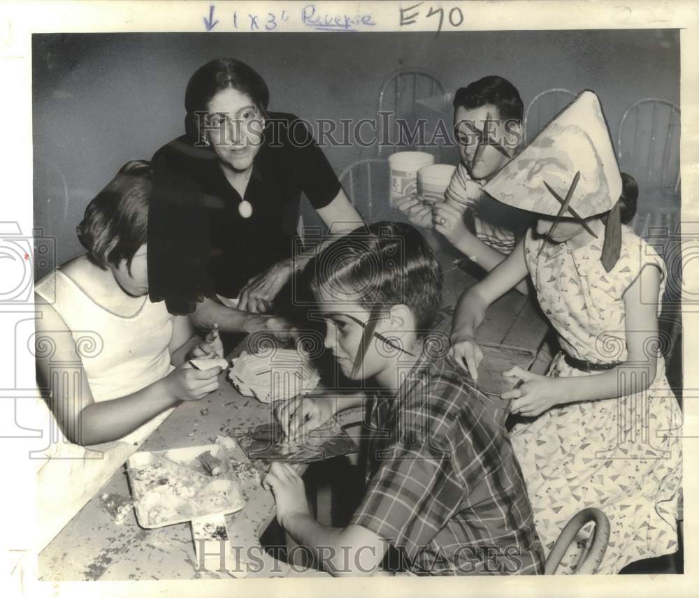 1957 Press Photo Isabelle Levy, founder of St. Paul's Neighborhood Center