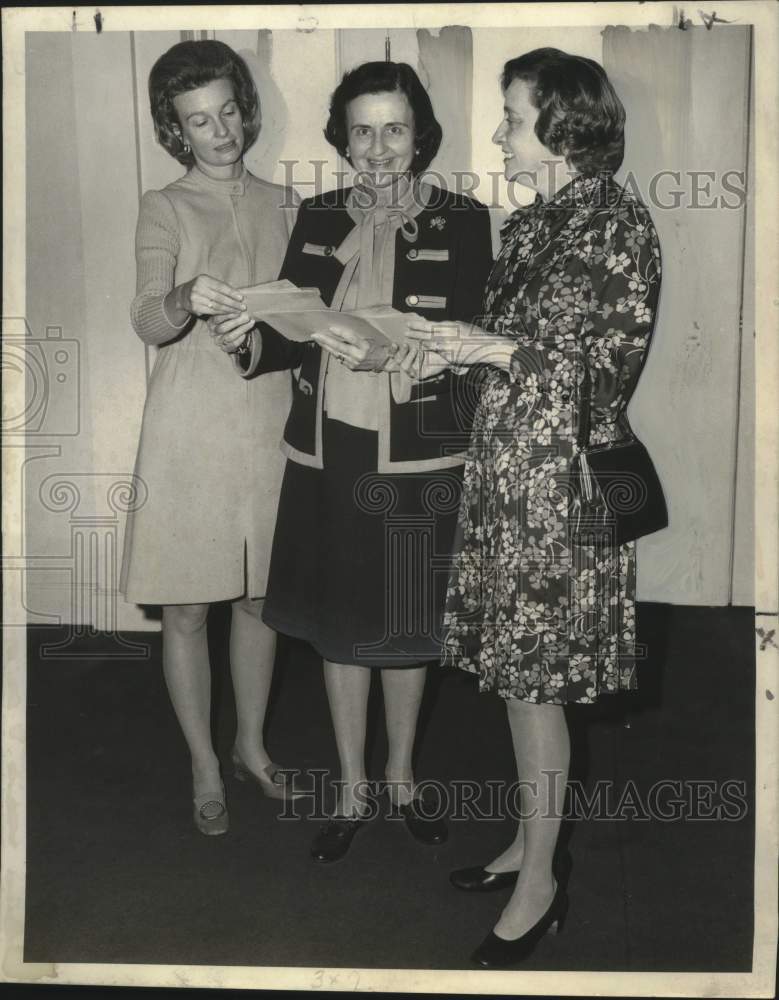 1972 Press Photo Mmes. Robert D. Sparks, Nolan C. Kammer, Roland Ladreyt