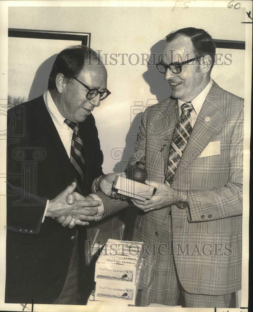 1974 Press Photo Paul Kalman received honors for Louisiana Outdoor Writers Assoc- Historic Images