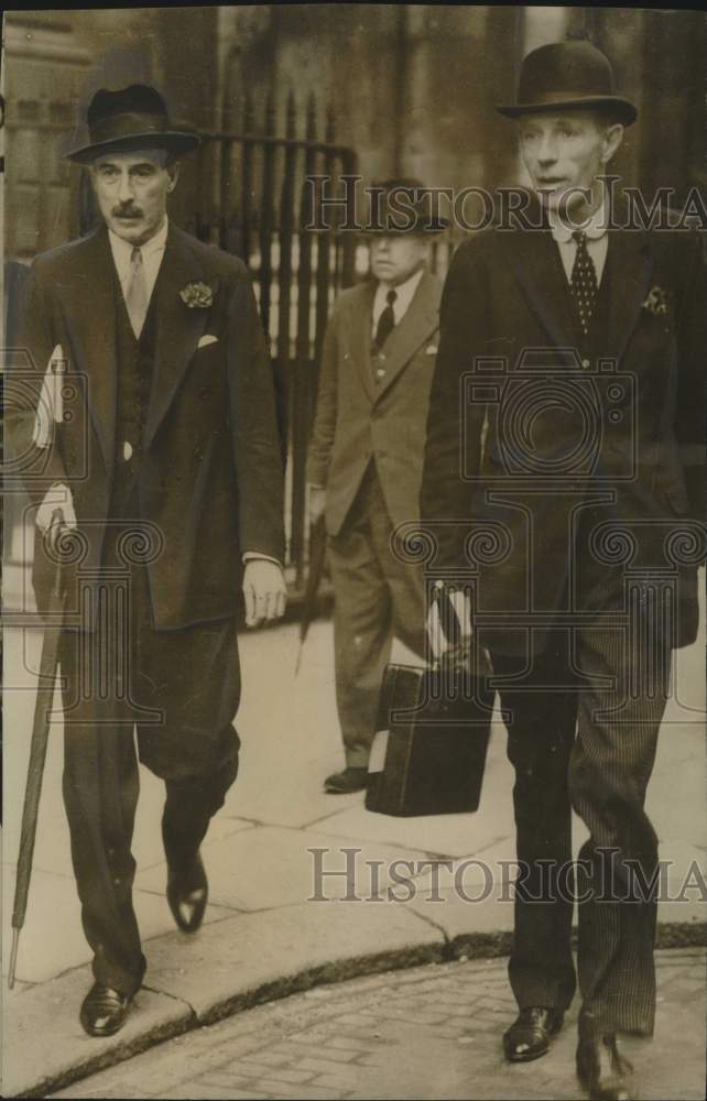 Load image into Gallery viewer, 1938 Press Photo British diplomats arrive for Czech crisis parleys in London
