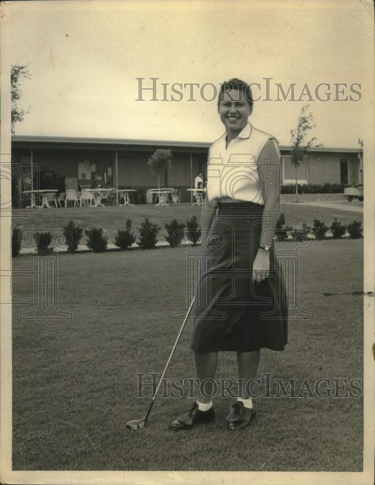 Press Photo Mrs. J. Harry Henderson, Jr., Alexandria Louisiana City Champ golfer- Historic Images