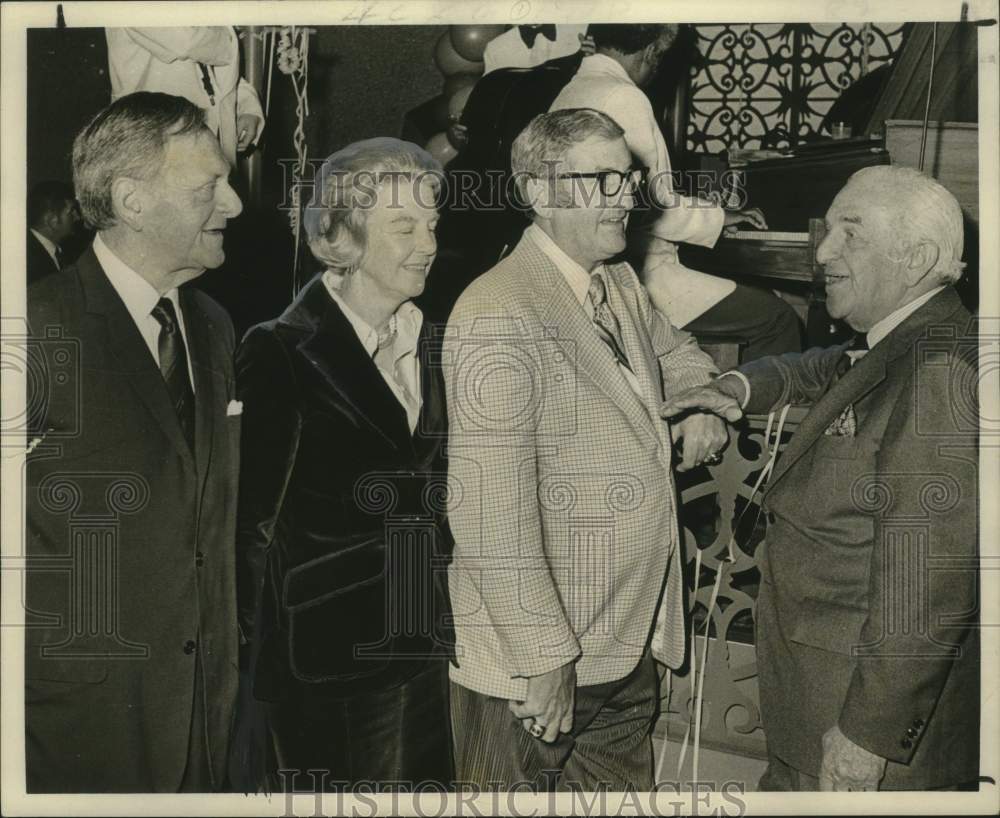 1975 Press Photo Dignitaries at Super Bowl IX pre-game party at The Rivergate- Historic Images