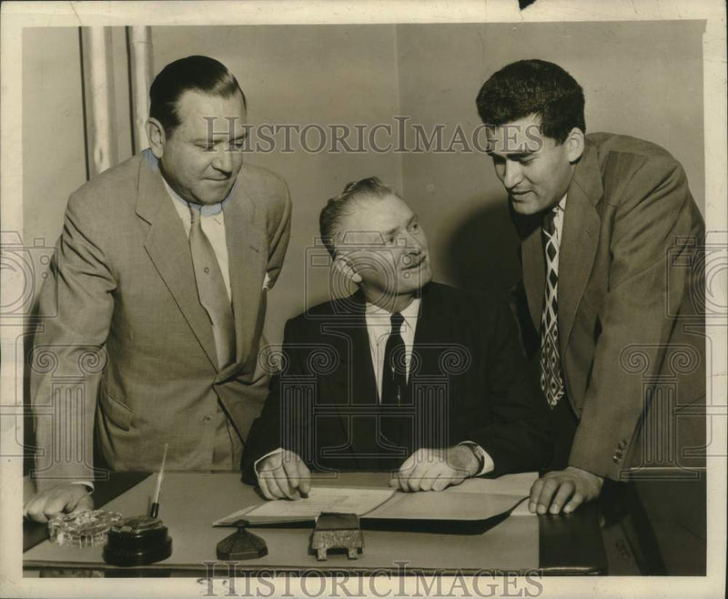 Load image into Gallery viewer, 1955 Press Photo Carlos Johanning - noo36795
