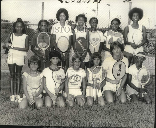 1975 Press Photo National Junior Tennie League's novice tournament finalists- Historic Images