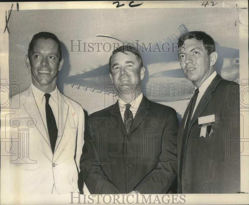Load image into Gallery viewer, 1965 Press Photo Ad Club of New Orleans Officers at Monteleone Hotel - noo36962
