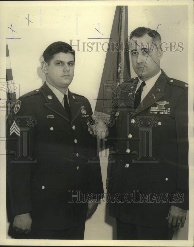 Load image into Gallery viewer, 1966 Press Photo Sergeant Curtis C. Lee of Picayune, presented the Bronze Star
