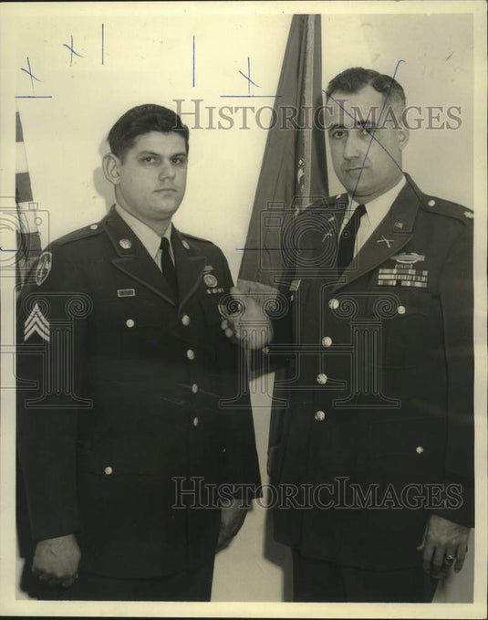 1966 Press Photo Sergeant Curtis C. Lee of Picayune, presented the Bronze Star