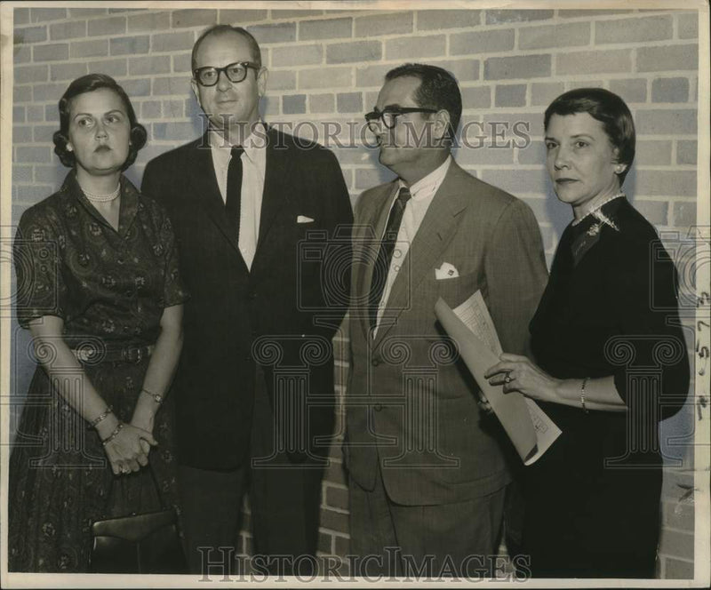 Load image into Gallery viewer, 1959 Press Photo Charles M. Ives conferring with Lewis P. Eaves Jr. - noo38257
