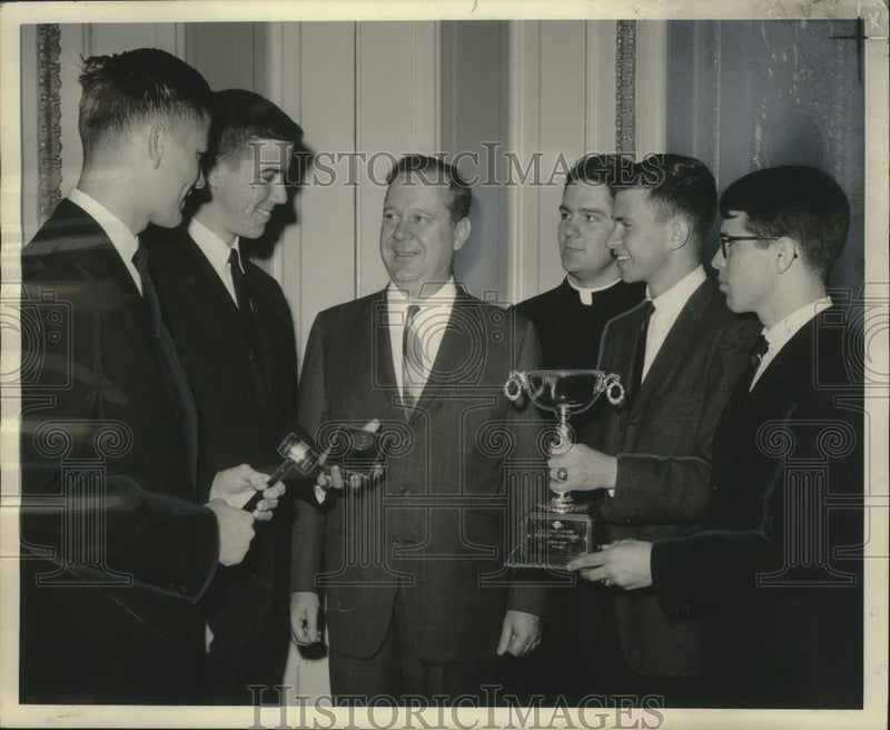 Load image into Gallery viewer, 1964 Press Photo New Orleans High School in Washington DC for debate competition
