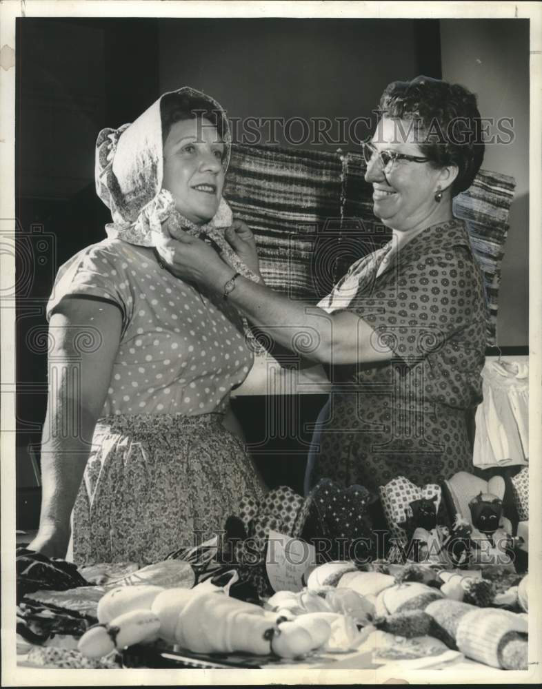 Load image into Gallery viewer, 1960 Press Photo Women dress for Farm &amp; Home Week at Louisiana State University
