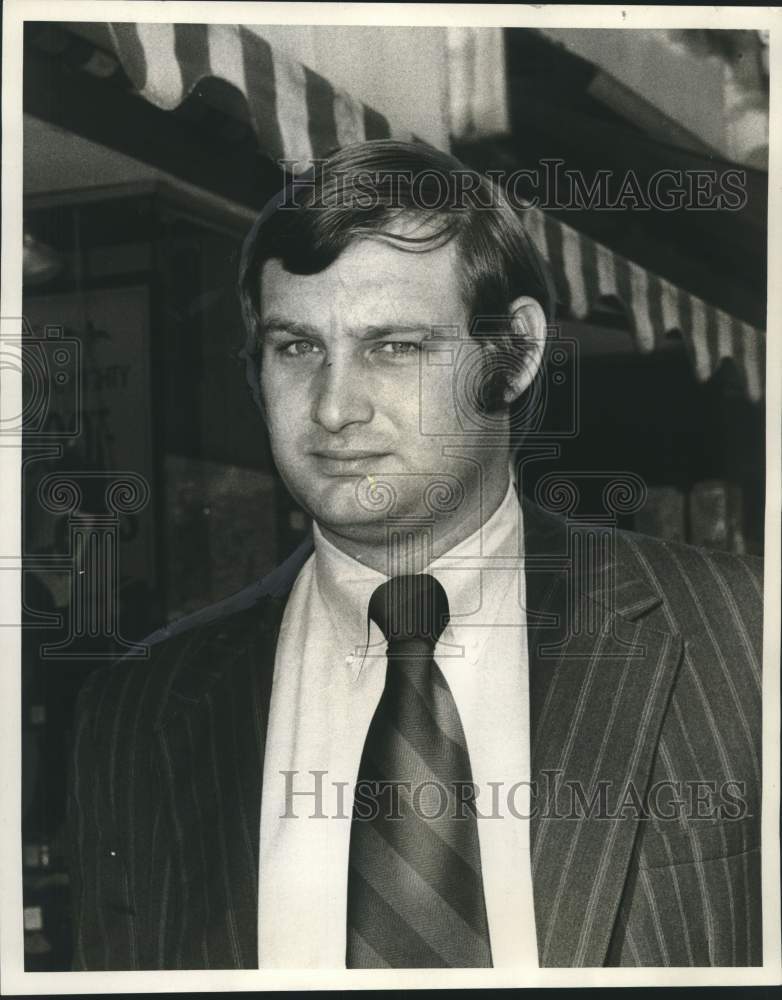 1971 Press Photo Mike Marr, salesman for a financial institution - noo38991- Historic Images