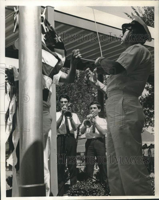 1968 Press Photo Chief Petty Officer Fred W. Rich, brings down old American Flag- Historic Images