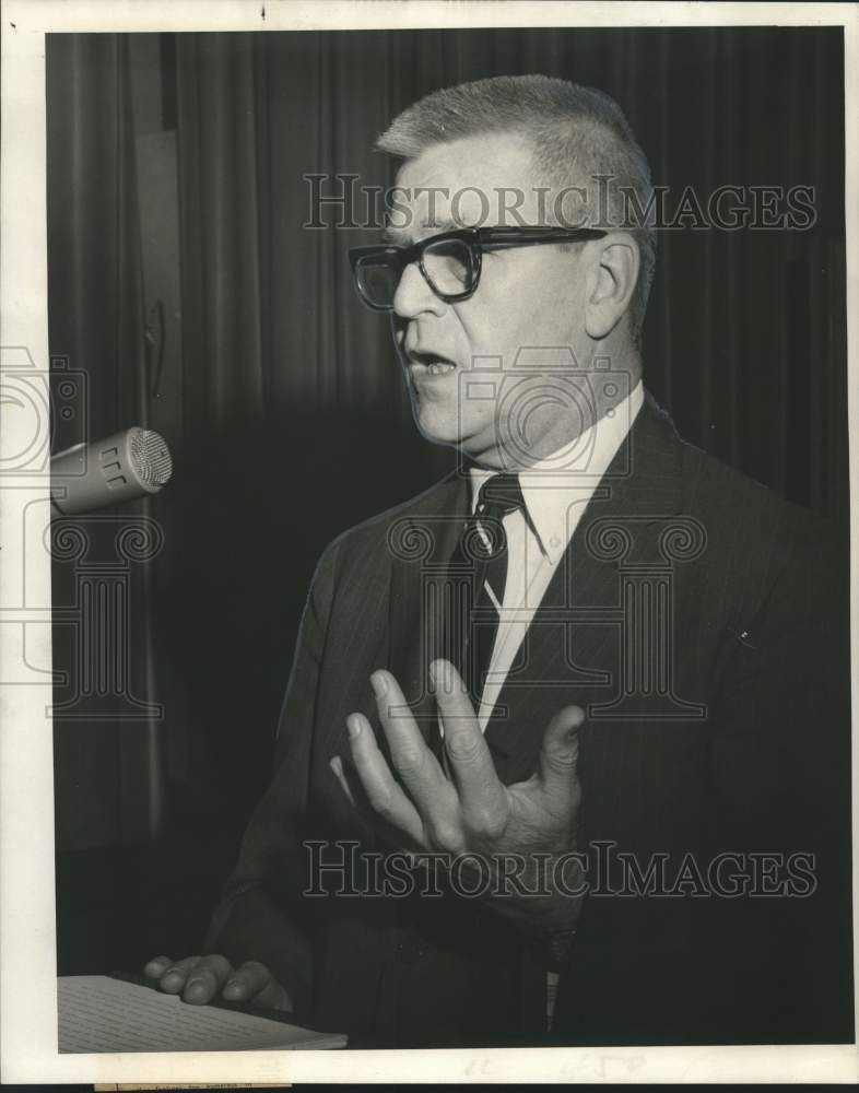 1968 Press Photo New Orleans-Dr. Somner Ives addresses St. Stephen&#39;s teachers