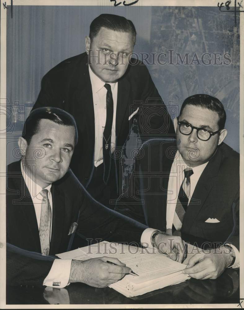 1964 Press Photo Joseph D. Lindsay with Regional Planning Commission, Jefferson- Historic Images