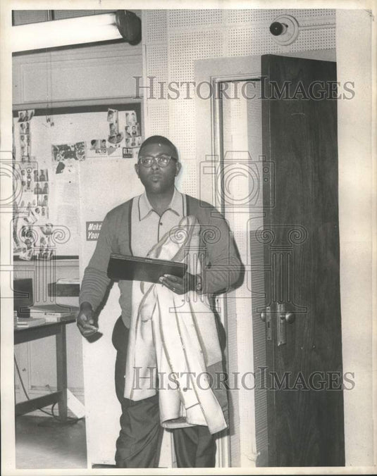 1968 Press Photo Linzzy Louis, Robbery Victim - noo39292