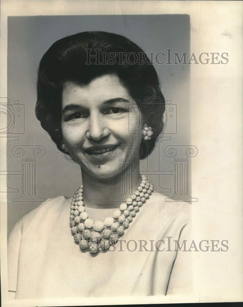 1962 Press Photo Mrs. Paul Lombardino, president, Pines Village Garden Club- Historic Images