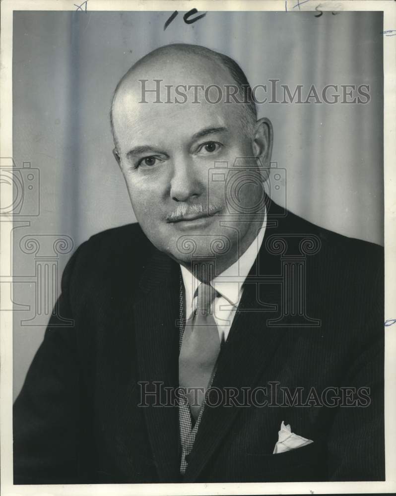 Load image into Gallery viewer, 1966 Press Photo Robertson MacNeill, Canadian Consul General honored at Loyola

