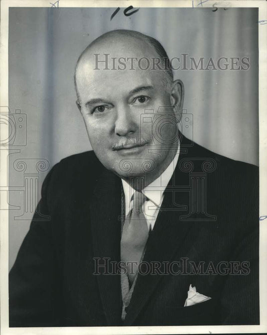 1966 Press Photo Robertson MacNeill, Canadian Consul General honored at Loyola