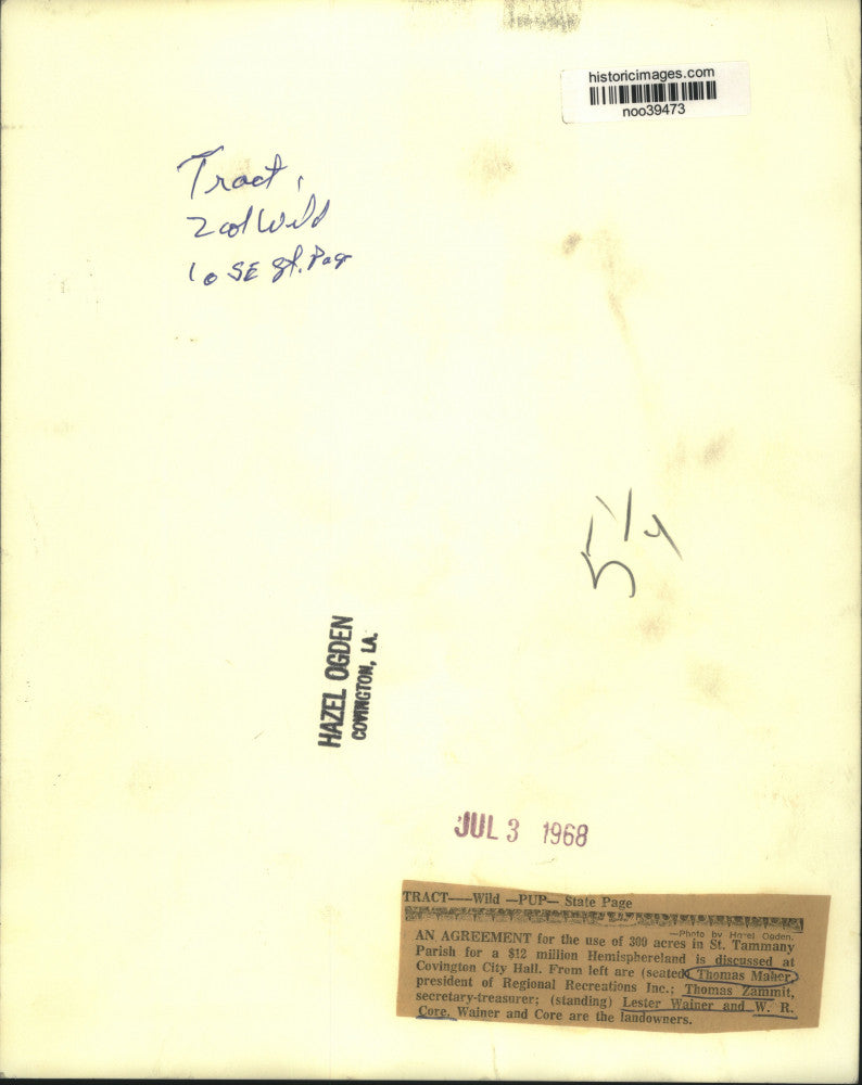 1967 Press Photo Contract signing for Hemisphereland use at Covington City Hall