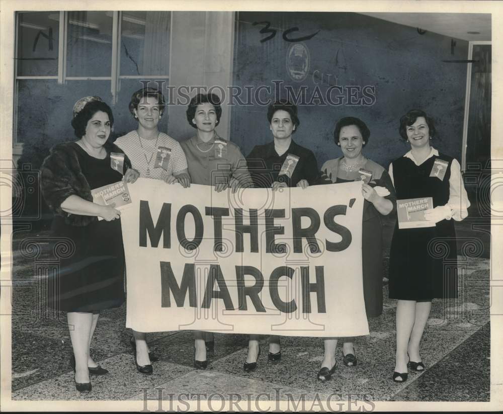 1964 Press Photo Lined Up for the Mother's March for the March of Dimes