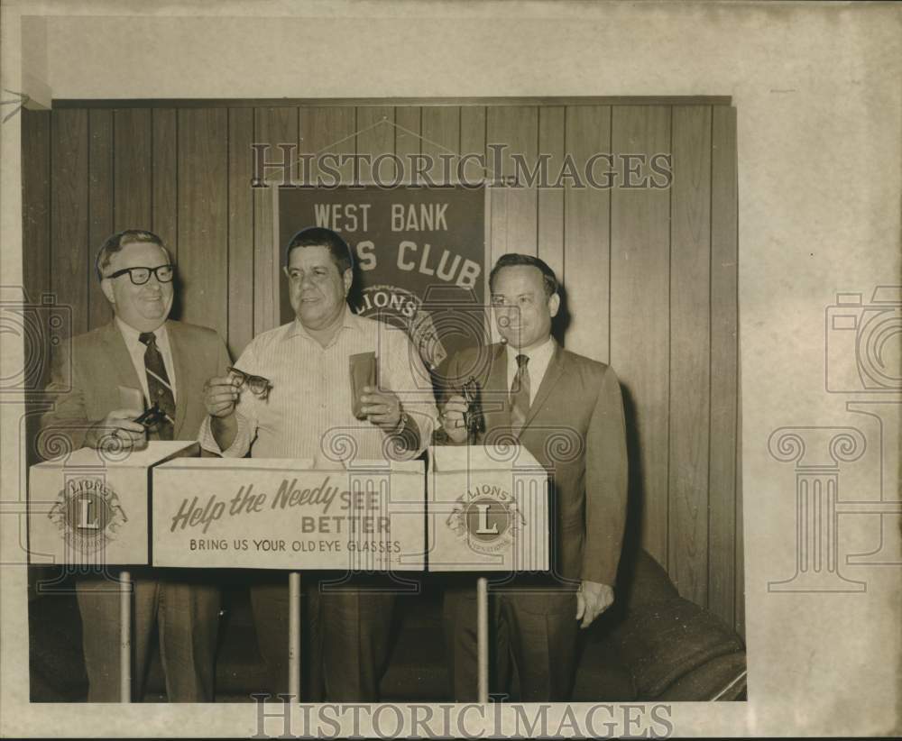 1971 Press Photo West Bank Lions Club&#39;s &quot;Help the Needy See Better&quot; program - Historic Images