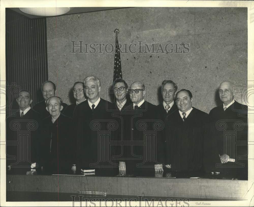 1973 Press Photo City Court &amp; District Judges taking their oath of office - Historic Images